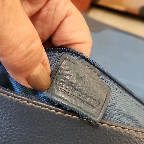 Liz Claiborne Purse RN70272/CA16396 - Picture 3 of 9